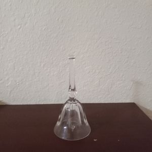 Glass dinner bell, mint condition. Thete are no chips or cracks.